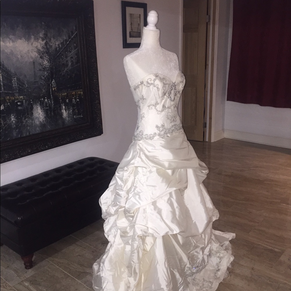 Authentic St.Pucchi. Silk gown